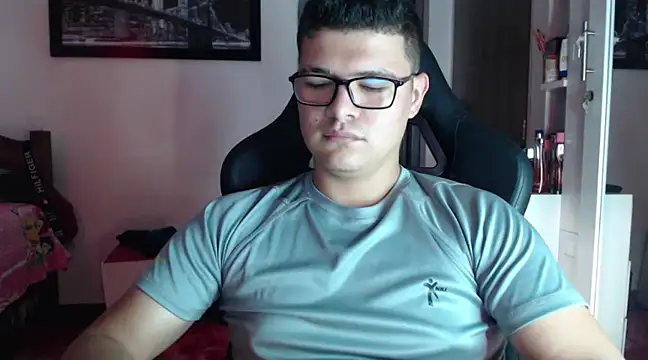 Plug Control online show from February 19, 2025, 9:14 pm