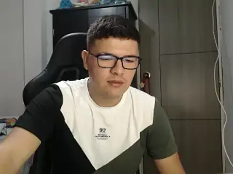 Plug Control online show from March 4, 2025, 8:49 pm