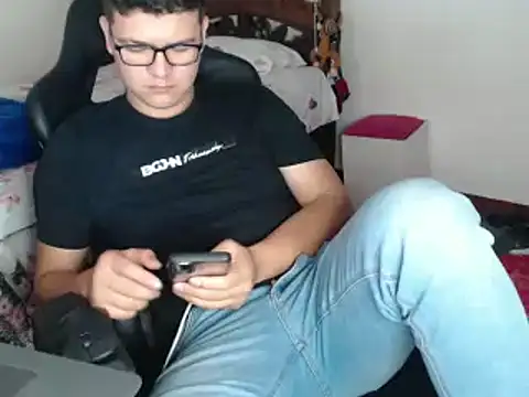 Plug Control online show from March 14, 2025, 1:35 pm