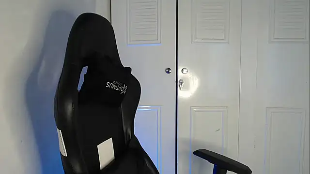 Plug Control online show from September 15, 2025, 2:17 pm