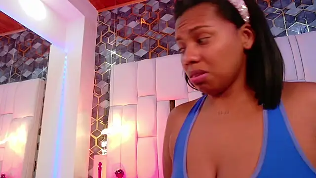 lia mariana online show from October 12, 2025, 9:47 pm