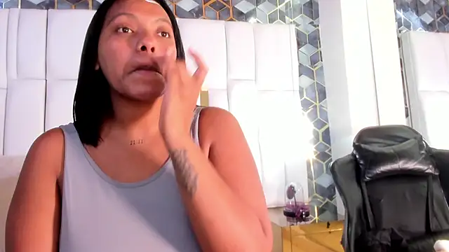 lia mariana online show from March 11, 2026, 4:40 am