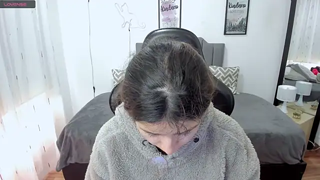 Amy joones online show from October 16, 2025, 1:45 pm