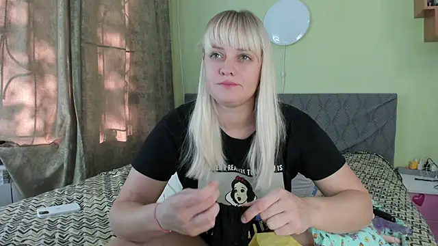 Kira Miler online show from September 16, 2025, 5:52 am