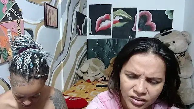 manzanahot9 online show from November 17, 2025, 5:41 pm