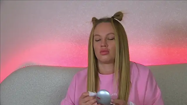 MariaNeumann online show from February 26, 2025, 4:24 pm