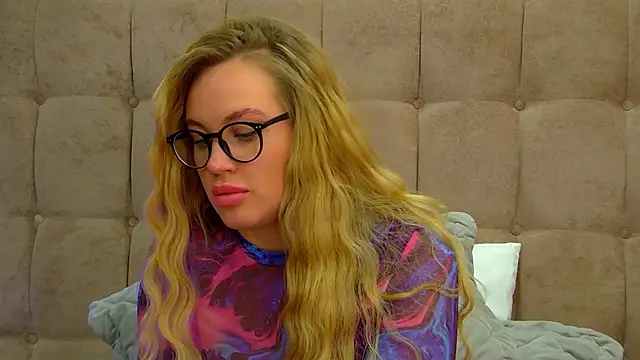 MariaNeumann online show from March 7, 2025, 4:22 pm