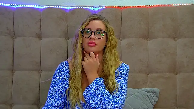 MariaNeumann online show from March 13, 2025, 3:39 pm