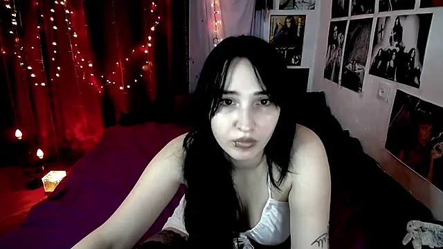 Snapshot of Tricky_Vicky666 chatting on March 7, 2025, 10:32 pm Tricky Vicky666 online show from March 7, 2025, 10:32 pm