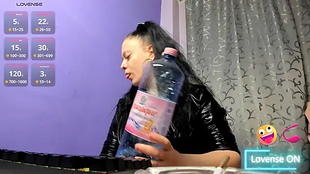 AdriannaLily online show from March 19, 2026, 4:44 pm