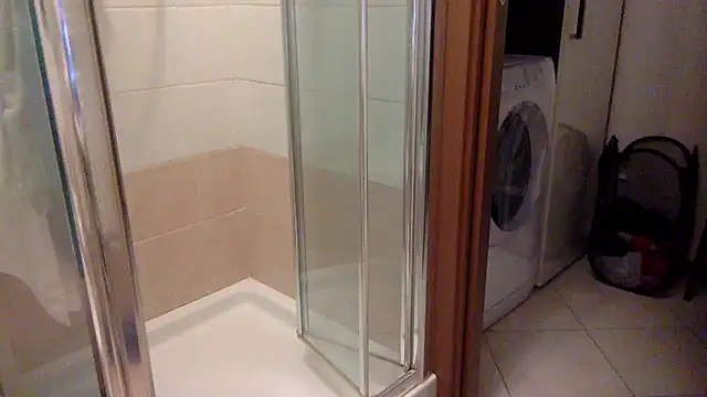 Snapshot of Gladiator_3 chatting on February 14, 2025, 12:03 pm Gladiator 3 online show from February 14, 2025, 12:03 pm