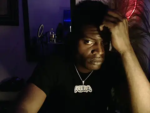 elnigga21 online show from April 10, 2026, 8:24 pm