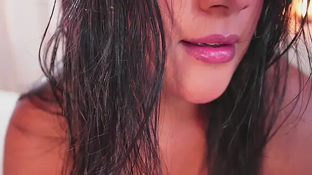 bonniekim  online show from November 11, 2025, 12:32 am