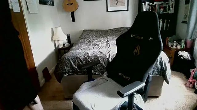 Hairy Guy30 online show from October 17, 2025, 3:36 pm