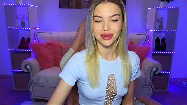 EmmyMills online show from November 15, 2025, 7:10 pm