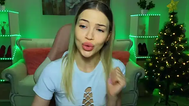 EmmyMills online show from December 21, 2025, 10:28 pm