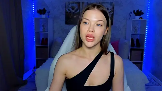 Snapshot of EmmyMills chatting on June 1, 2026, 8:32 pm EmmyMills online show from June 1, 2026, 8:32 pm
