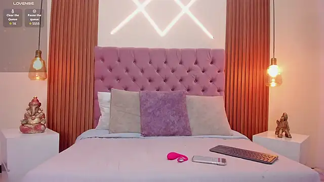 Sophia turneer online show from November 15, 2025, 10:48 pm