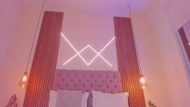 Sophia turneer online show from April 5, 2026, 8:00 am