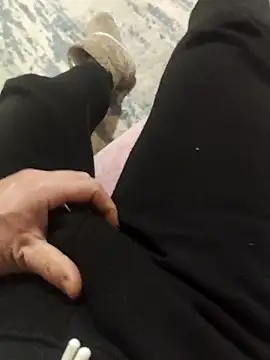 Snapshot of ssikerek23 chatting on December 18, 2025, 12:06 am ssikerek23 online show from December 18, 2025, 12:06 am