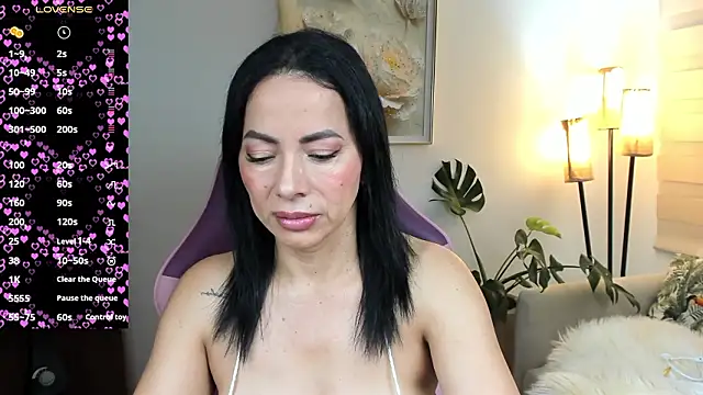 veronika naughty online show from March 27, 2026, 3:45 pm