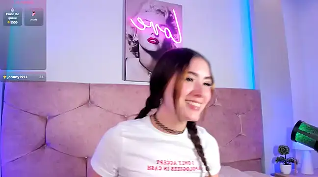 lunar leen online show from February 20, 2025, 10:04 pm