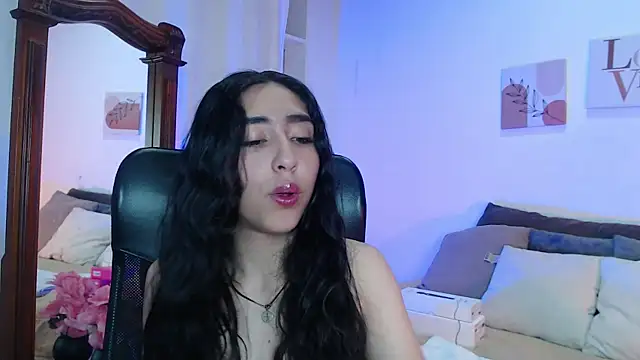 madisex s online show from November 8, 2025, 12:38 pm