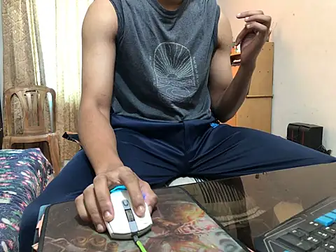 Snapshot of Zeuhorny chatting on December 5, 2024, 5:37 am Zeuhorny online show from December 5, 2024, 5:37 am