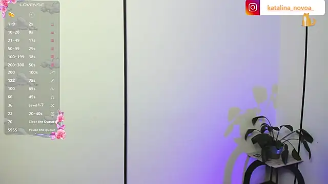 Katalina novoa online show from June 14, 2026, 1:25 am