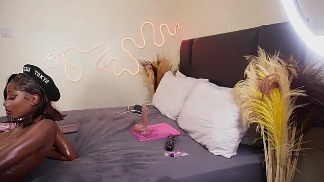 Snapshot of _Watuluv_ chatting on January 7, 2025, 8:52 pm  Watuluv  online show from January 7, 2025, 8:52 pm