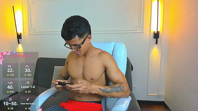 Snapshot of Paradise_boy_s chatting on May 4, 2026, 2:35 pm Paradise boy s online show from May 4, 2026, 2:35 pm