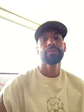 Snapshot of Yorby_Maxx1 chatting on March 19, 2025, 5:17 pm Yorby Maxx1 online show from March 19, 2025, 5:17 pm