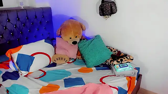 Zakura hot1 online show from November 13, 2025, 7:29 am