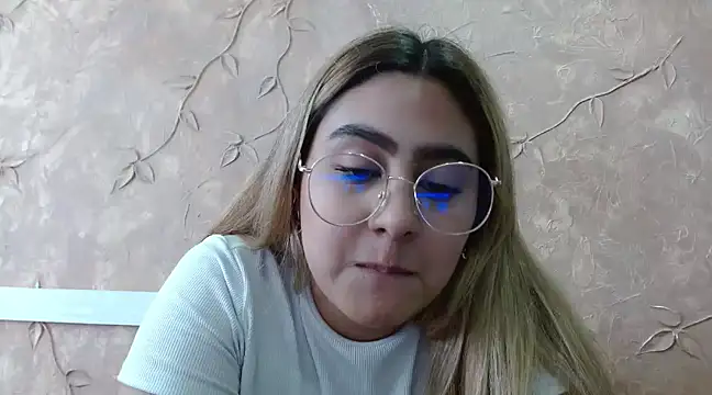 Miabonnett  online show from February 21, 2025, 6:15 pm