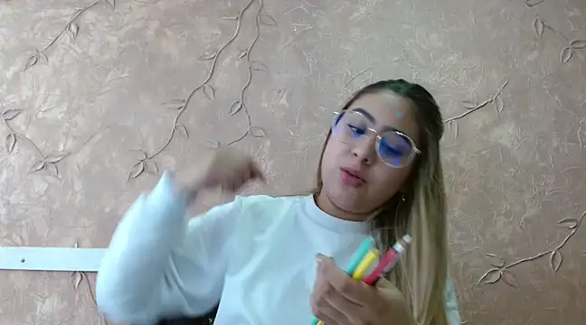 Miabonnett  online show from March 8, 2025, 4:06 pm