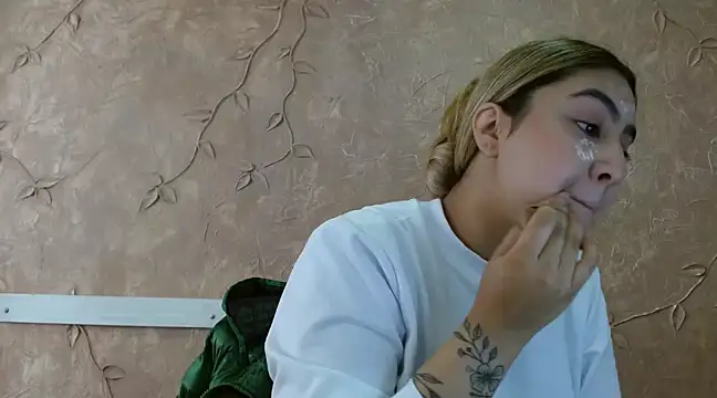 Miabonnett  online show from March 18, 2025, 12:03 pm