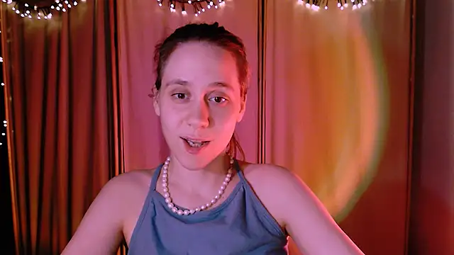 Snapshot of Malinax chatting on December 6, 2024, 1:29 am Malinax online show from December 6, 2024, 1:29 am