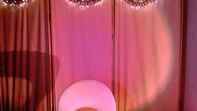 Snapshot of Malinax chatting on December 8, 2024, 10:25 pm Malinax online show from December 8, 2024, 10:25 pm