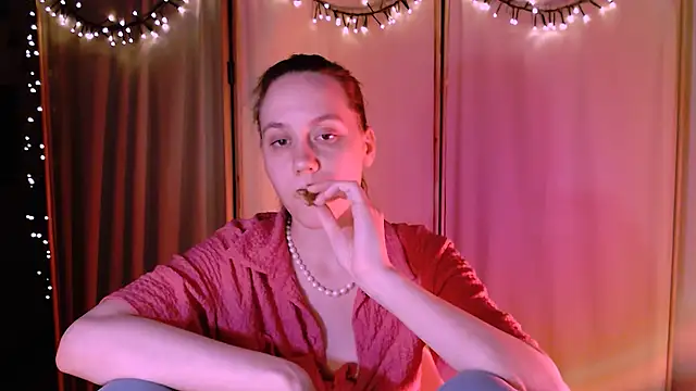 Snapshot of Malinax chatting on December 9, 2024, 10:30 pm Malinax online show from December 9, 2024, 10:30 pm