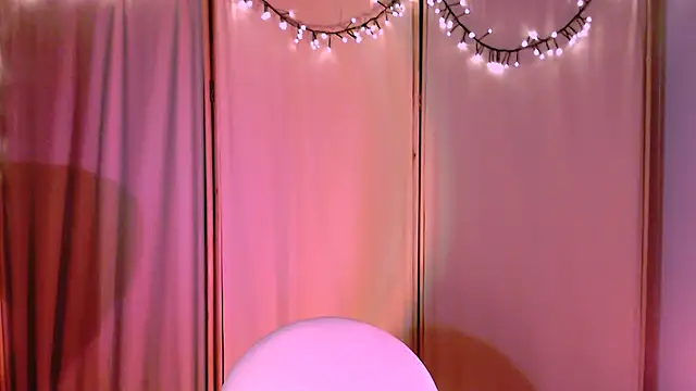 Snapshot of Malinax chatting on December 16, 2024, 11:28 pm Malinax online show from December 16, 2024, 11:28 pm