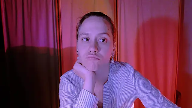 Snapshot of Malinax chatting on October 13, 2025, 10:10 pm Malinax online show from October 13, 2025, 10:10 pm