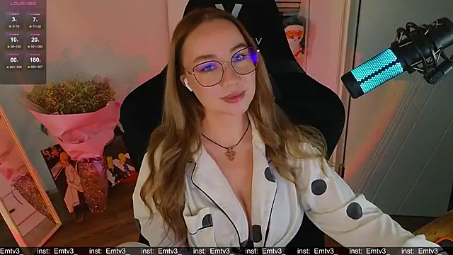 Emili1- online show from December 1, 2025, 11:48 am