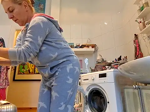 FrauleinSchmitt online show from November 7, 2025, 7:08 am