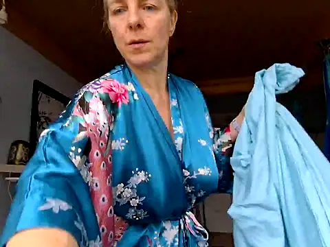 FrauleinSchmitt online show from November 10, 2025, 11:31 am