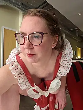 Snapshot of littlelustlamb chatting on February 21, 2025, 4:59 pm littlelustlamb online show from February 21, 2025, 4:59 pm