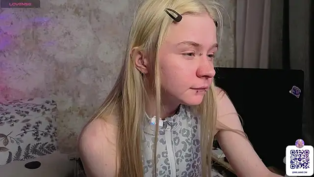 Snapshot of Milia_Parker chatting on May 19, 2026, 4:02 pm Milia Parker online show from May 19, 2026, 4:02 pm