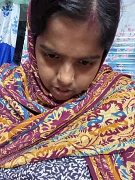 Beauty-queen online show from December 1, 2025, 1:05 pm