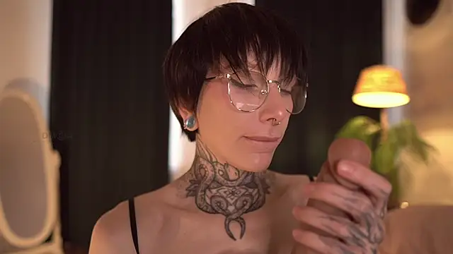 Snapshot of ifuckingtoy_ chatting on September 20, 2025, 11:44 am ifuckingtoy online show from September 20, 2025, 11:44 am