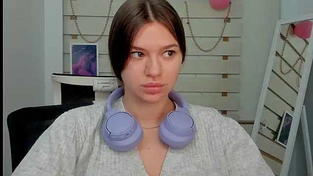 Josephine Kiss online show from February 24, 2025, 1:10 pm