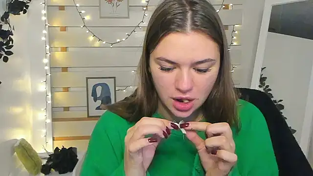 Josephine Kiss online show from November 14, 2025, 6:12 am